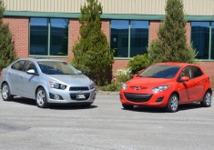 Сравнительные тесты Mazda 2 и Chevrolet Sonic