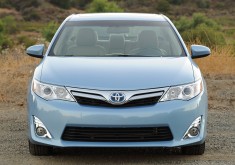 Toyota Camry Hybrid – выпуск 2013 года